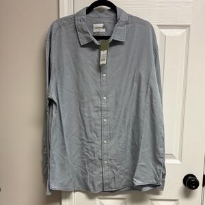 Men's Gray Button-Up Shirt